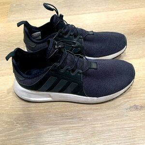 Adidas black sneakers for gym or walking shoes 👟